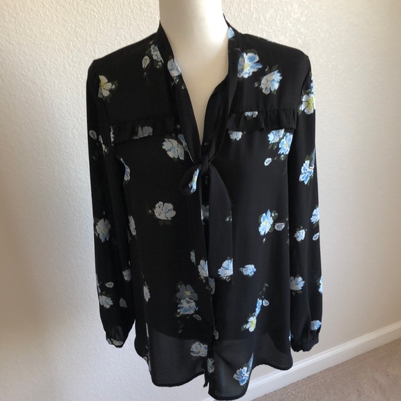 Mossimo Supply Co. Tops - Mossimo Floral Button Up Blouse - Size Medium